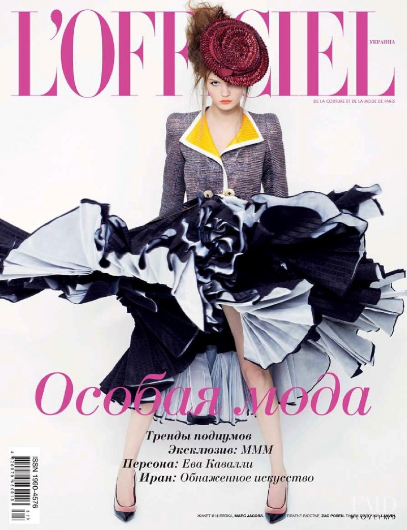  featured on the L\'Officiel Ukraine cover from April 2009