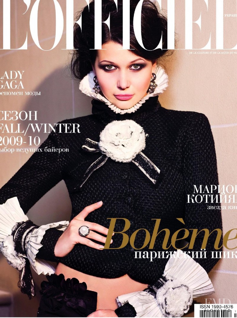  featured on the L\'Officiel Ukraine cover from September 2009