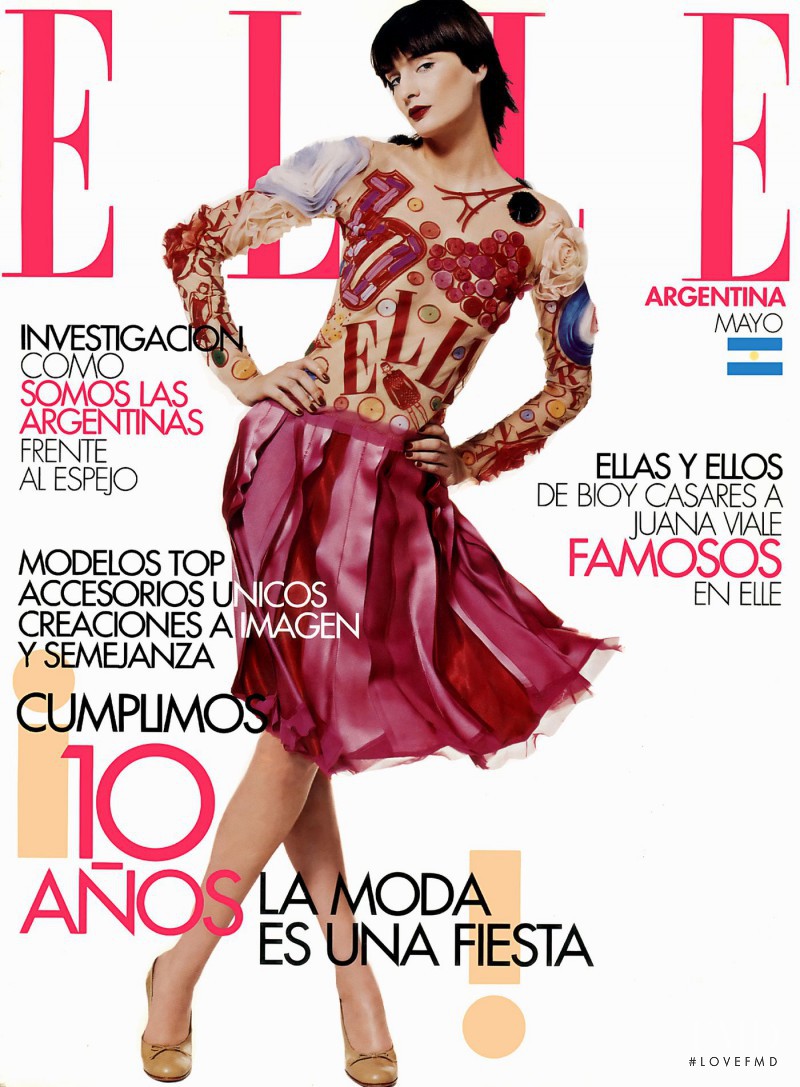 Luciana Marinissen featured on the Elle Argentina cover from May 2004