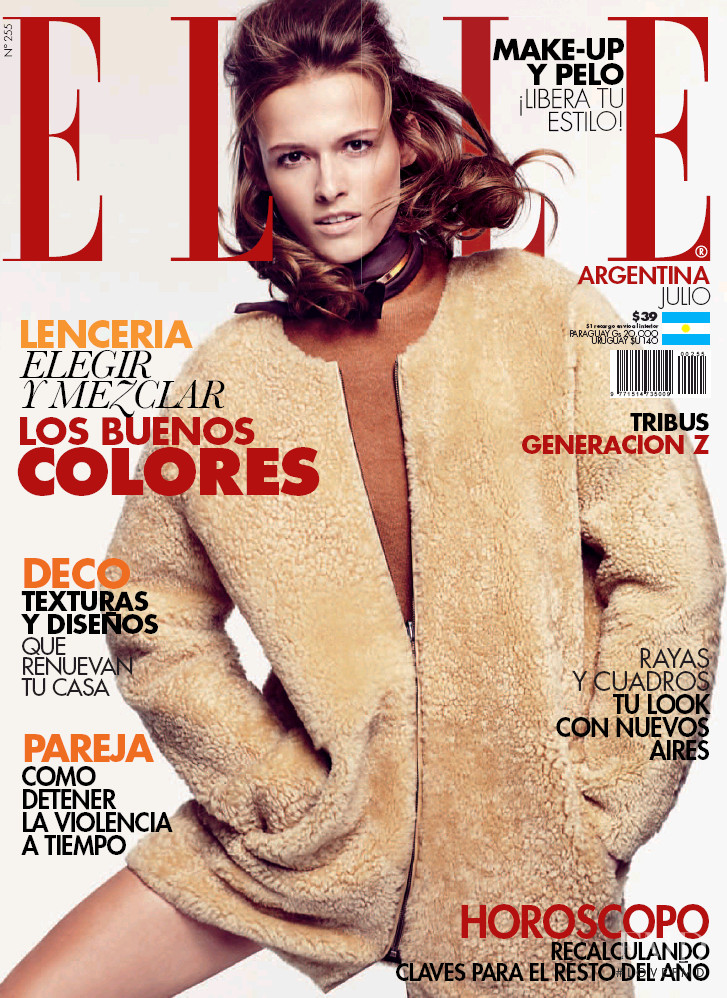 Emma  Oak featured on the Elle Argentina cover from July 2015