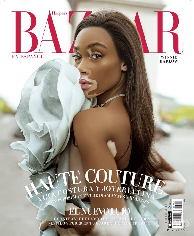 Winnie Chantelle Harlow featured on the Harper\'s Bazaar Mexico cover from November 2018