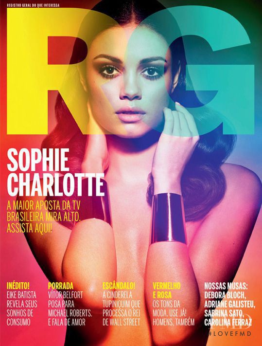 Sophie Charlotte featured on the RG Vogue Brazil cover from October 2011