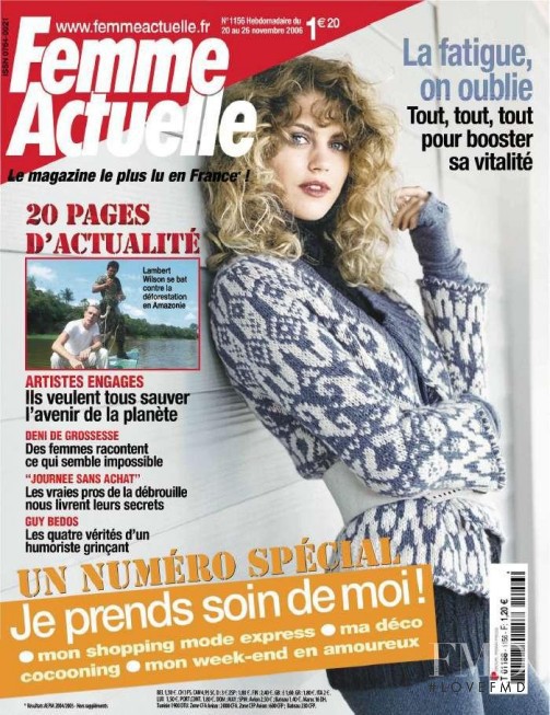  featured on the Femme Actuelle cover from November 2006