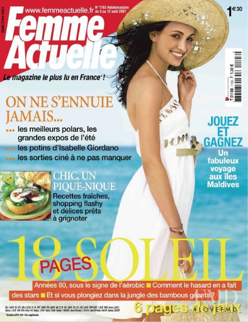  featured on the Femme Actuelle cover from August 2007