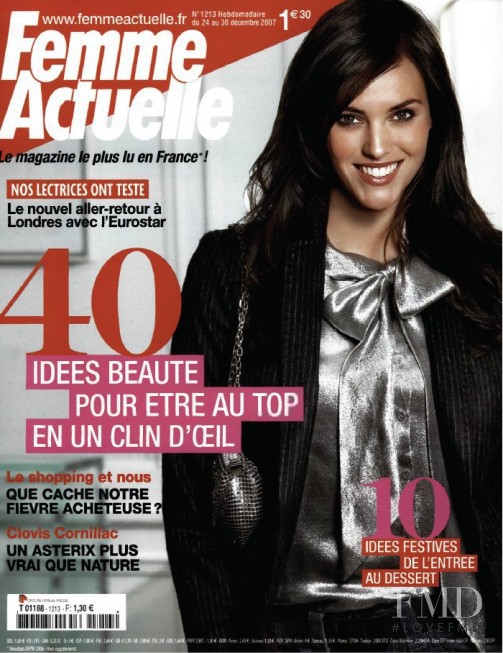 Helen Lindes featured on the Femme Actuelle cover from December 2007
