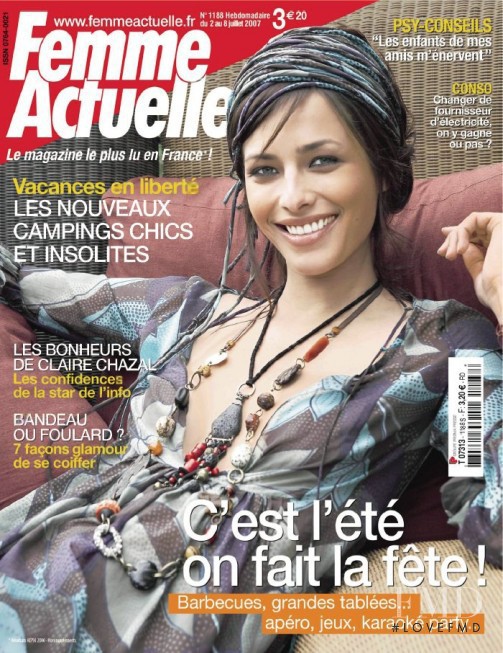  featured on the Femme Actuelle cover from July 2007