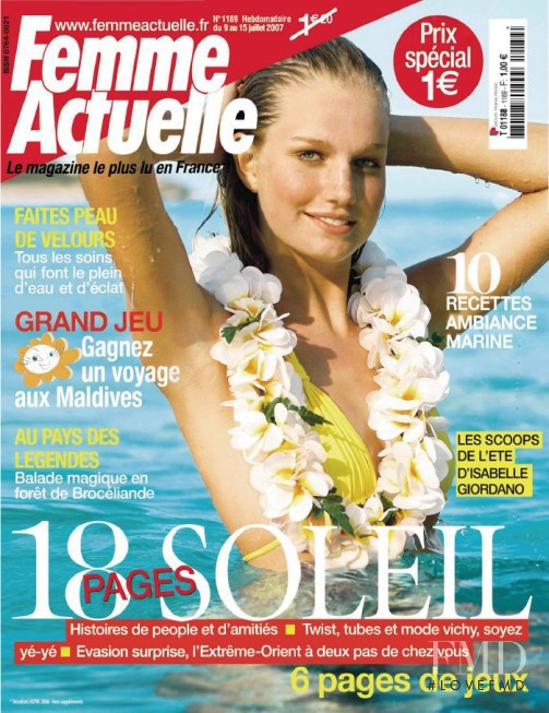  featured on the Femme Actuelle cover from July 2007
