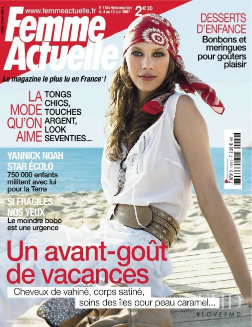  featured on the Femme Actuelle cover from June 2007