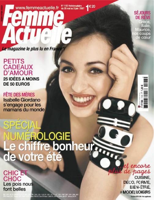  featured on the Femme Actuelle cover from May 2007