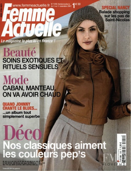  featured on the Femme Actuelle cover from November 2007