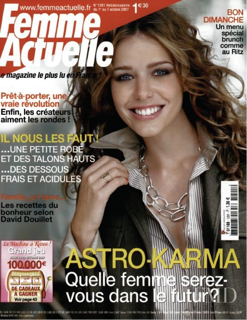  featured on the Femme Actuelle cover from October 2007