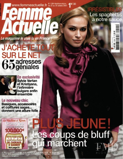  featured on the Femme Actuelle cover from October 2007