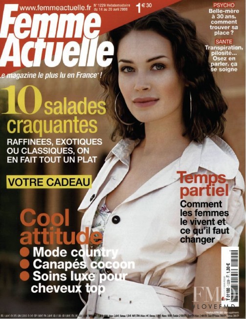  featured on the Femme Actuelle cover from April 2008