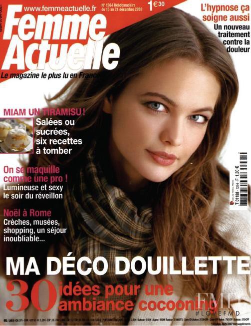  featured on the Femme Actuelle cover from December 2008