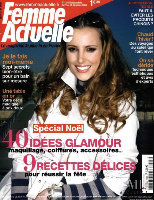  featured on the Femme Actuelle cover from December 2008