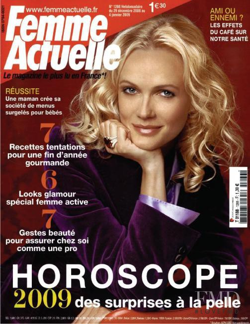  featured on the Femme Actuelle cover from December 2008