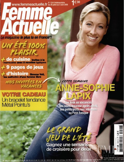  featured on the Femme Actuelle cover from July 2008