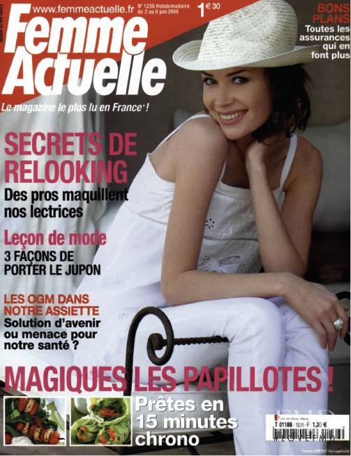  featured on the Femme Actuelle cover from June 2008