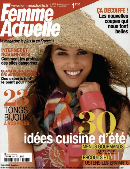 Helen Lindes featured on the Femme Actuelle cover from June 2008