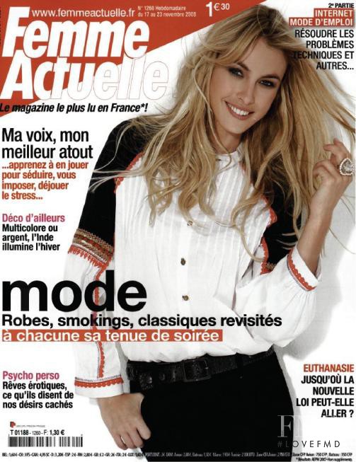  featured on the Femme Actuelle cover from November 2008