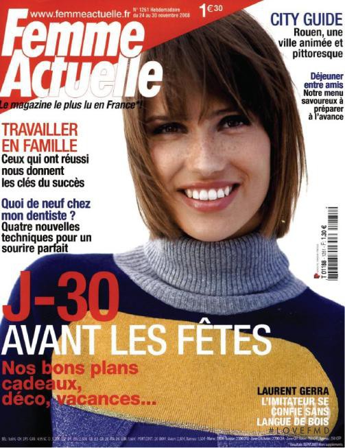  featured on the Femme Actuelle cover from November 2008