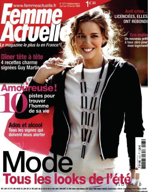  featured on the Femme Actuelle cover from February 2009