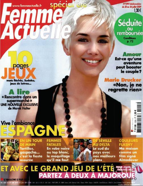  featured on the Femme Actuelle cover from July 2009