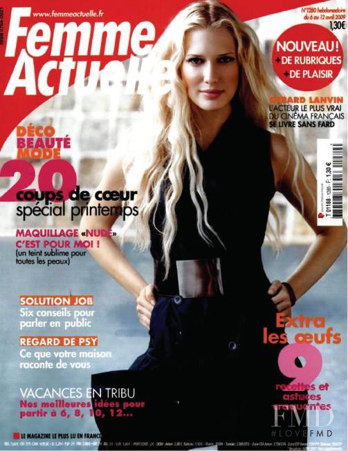  featured on the Femme Actuelle cover from April 2009