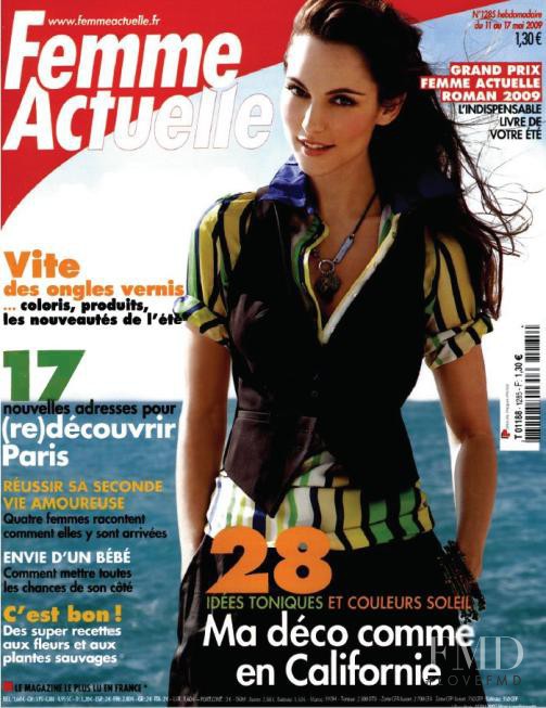  featured on the Femme Actuelle cover from May 2009