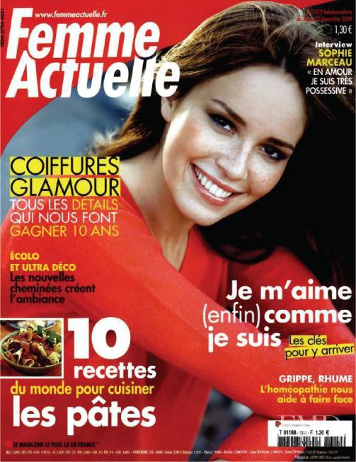  featured on the Femme Actuelle cover from November 2009