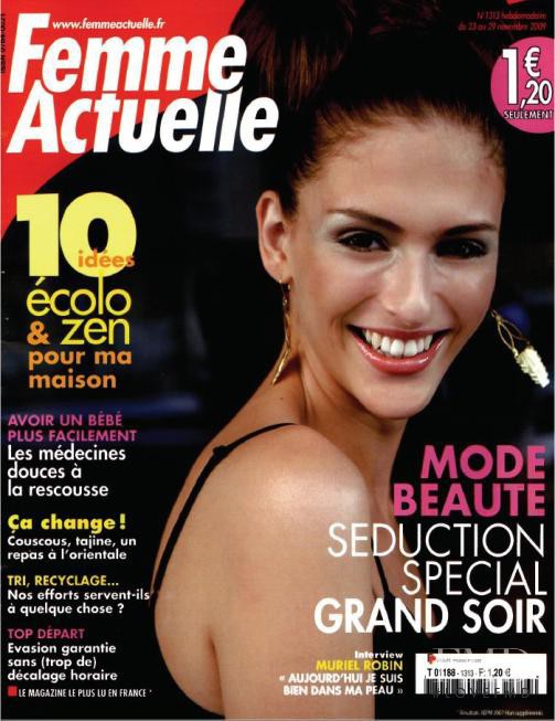  featured on the Femme Actuelle cover from November 2009