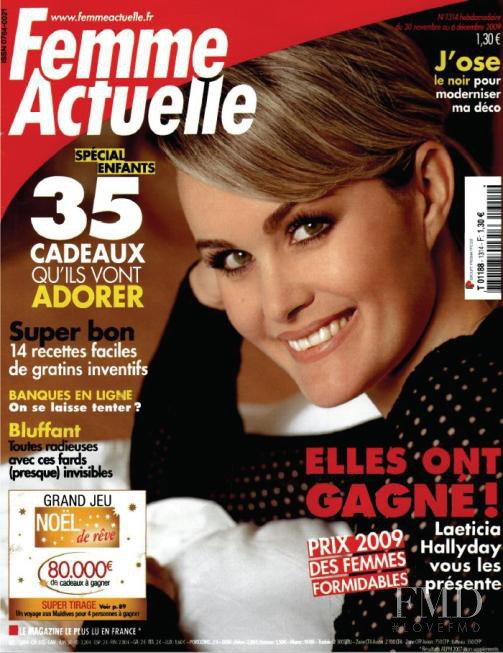  featured on the Femme Actuelle cover from November 2009