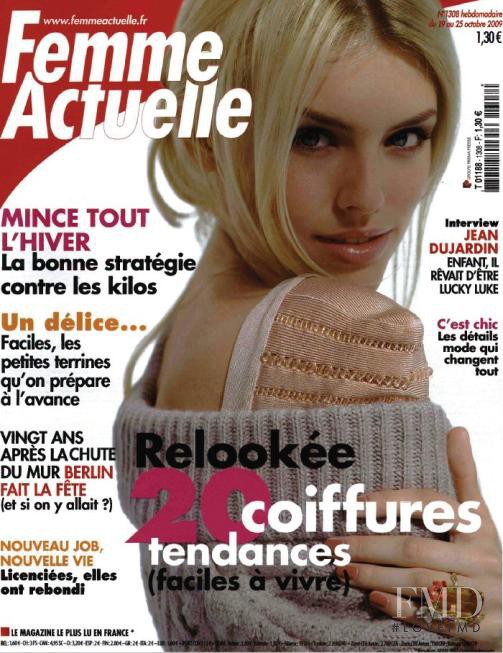  featured on the Femme Actuelle cover from October 2009