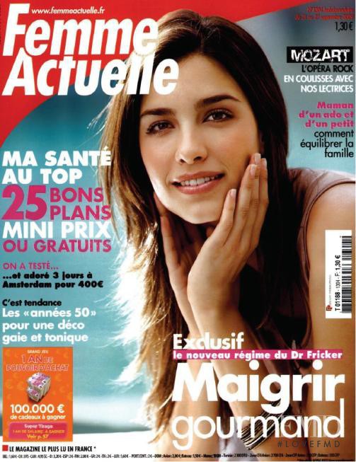  featured on the Femme Actuelle cover from September 2009