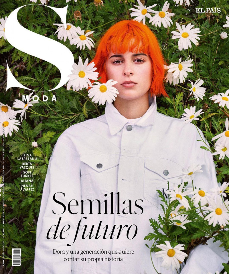 Dora Postigo featured on the S Moda cover from May 2022