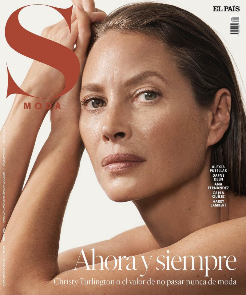 Christy Turlington featured on the S Moda cover from January 2023