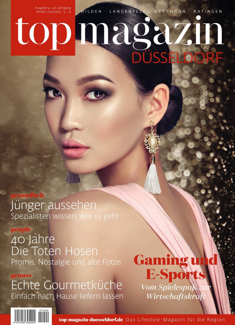  featured on the Top Magazin cover from December 2021