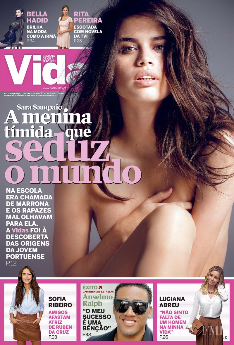 Sara Sampaio featured on the Flash Vidas cover from December 2015