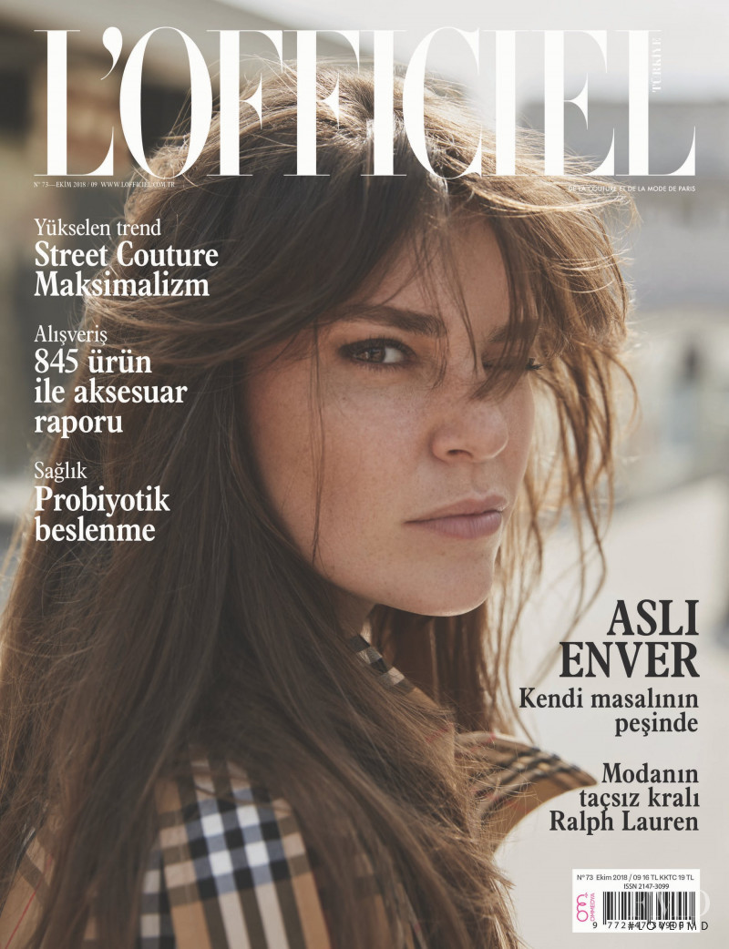  featured on the L\'Officiel Turkey cover from October 2018