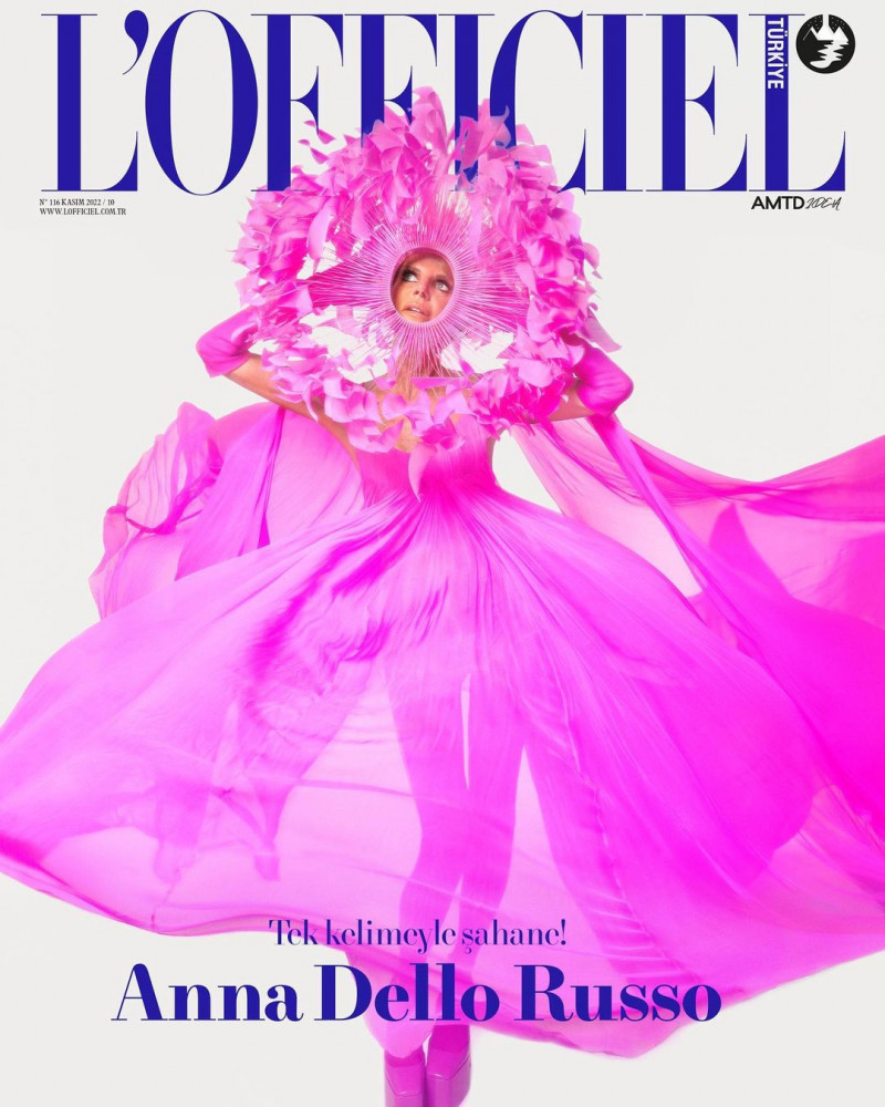 Anna Dello Russo featured on the L\'Officiel Turkey cover from November 2022