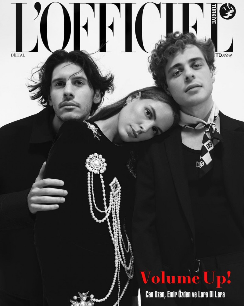  featured on the L\'Officiel Turkey cover from November 2022