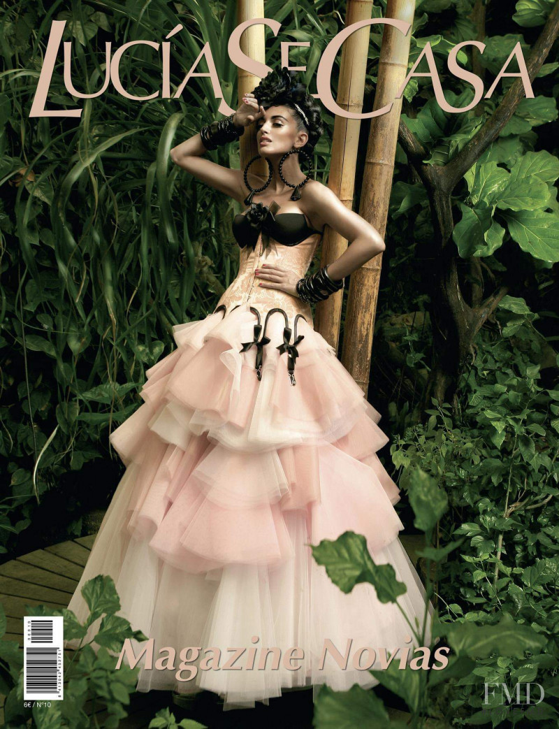 Noelia López featured on the LucíaSeCasa cover from November 2010