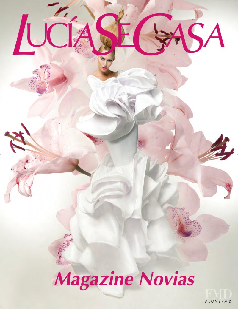 Benerice featured on the LucíaSeCasa cover from March 2011
