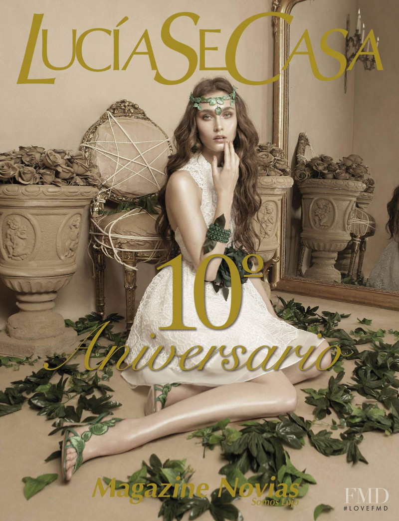  featured on the LucíaSeCasa cover from October 2015