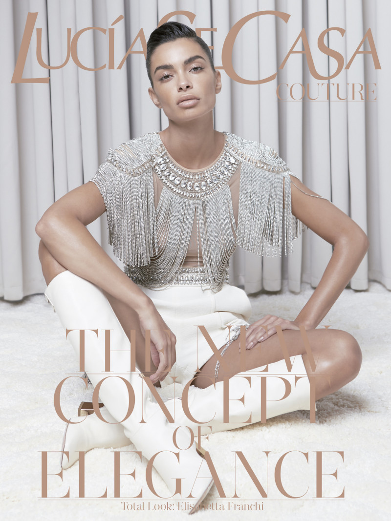 Joana Sanz featured on the LucíaSeCasa cover from October 2019