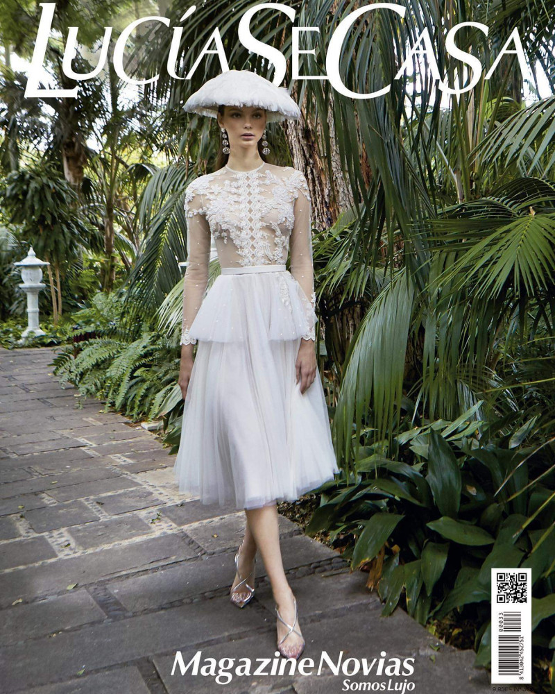 Vika Shoom featured on the LucíaSeCasa cover from December 2022