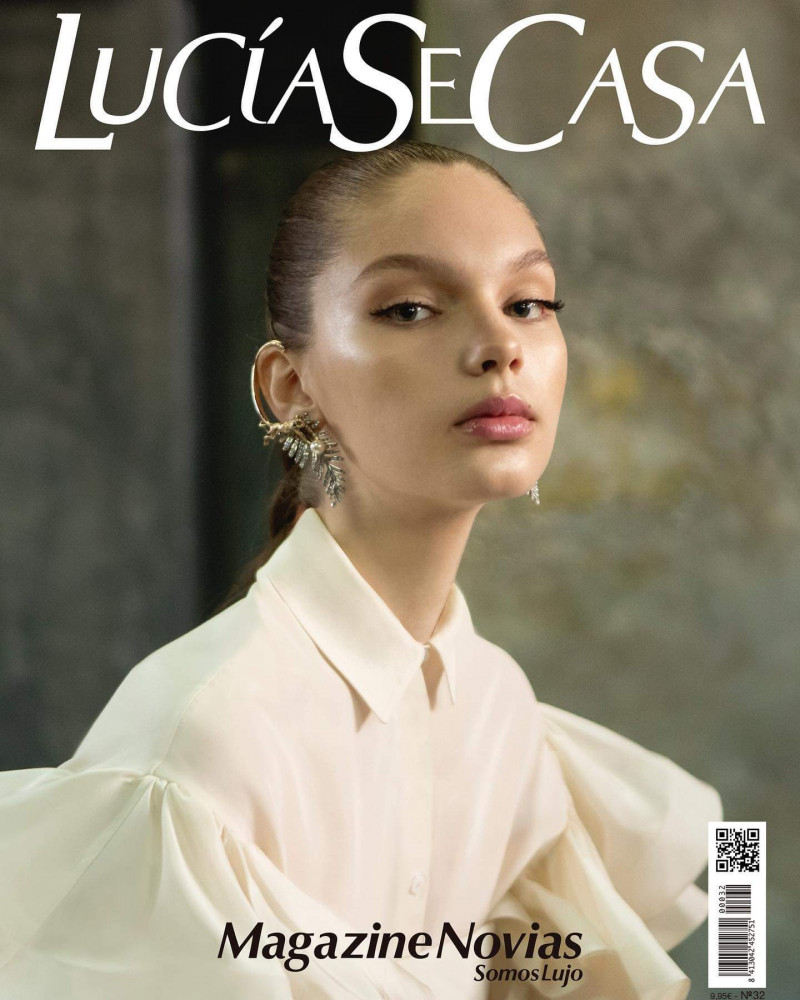 Vika Shoom featured on the LucíaSeCasa cover from May 2022