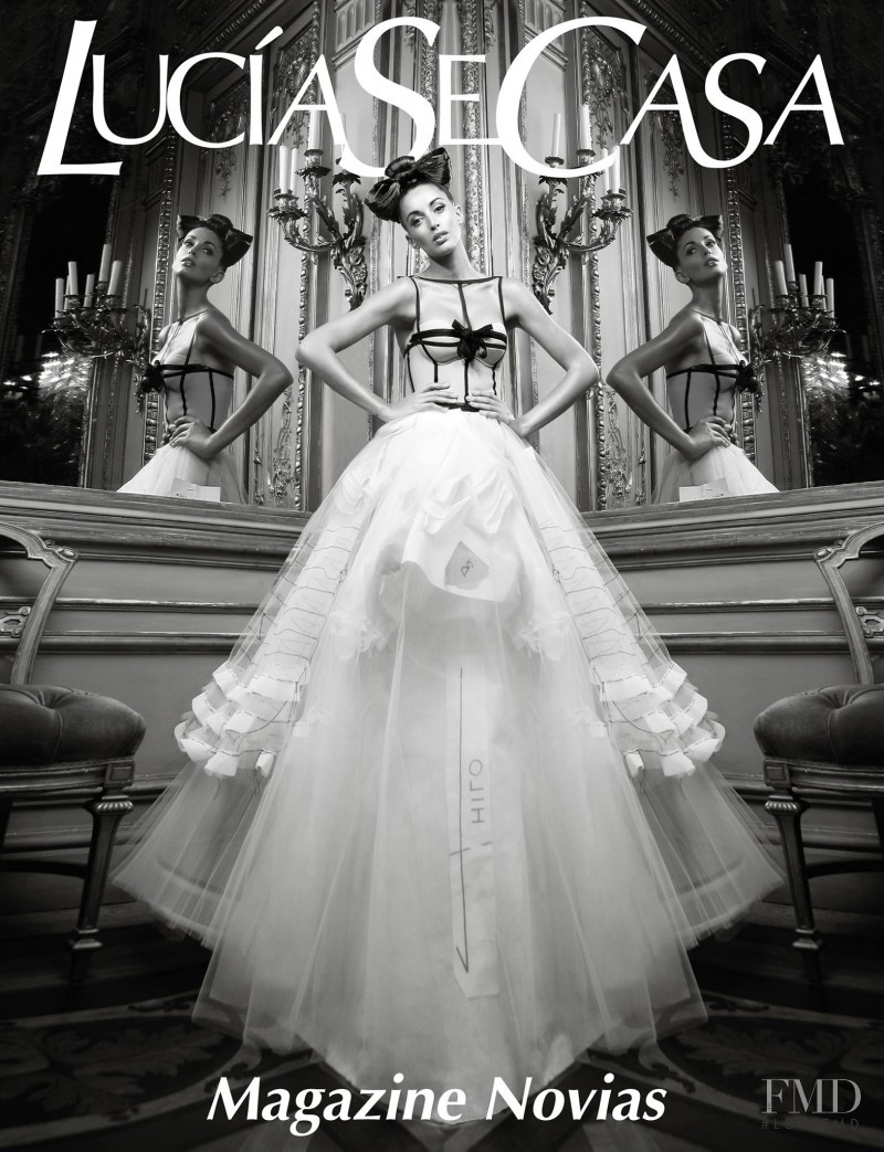 Noelia López featured on the LucíaSeCasa cover from October 2013