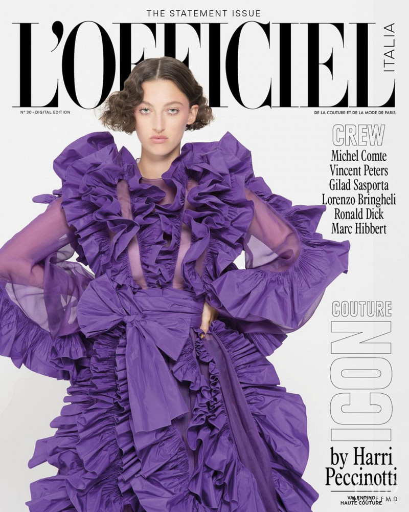 Amber Witcomb featured on the L\'Officiel Italy cover from September 2019