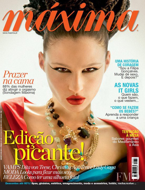 Drielly Oliveira featured on the Máxima Portugal cover from August 2010